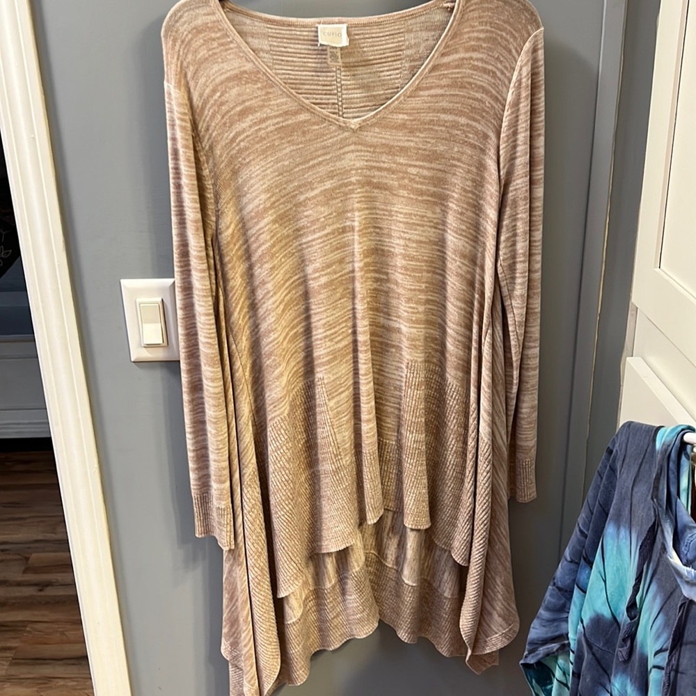 Lightweight sweater very comfortable size large